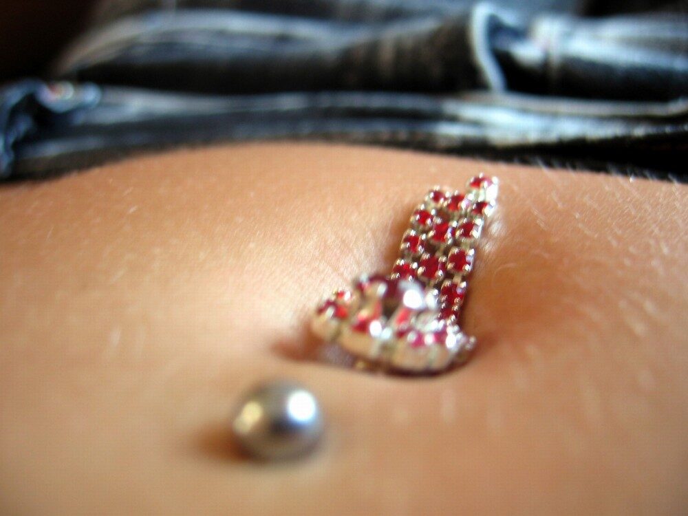 FOTO: Piercing pupíku