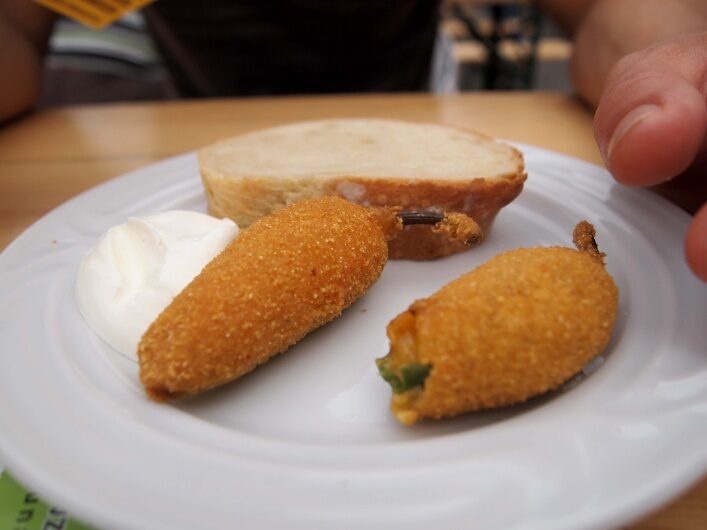 FOTO: Papričky jalapeños smažené v krustě z drcených kukuřičných lupínků