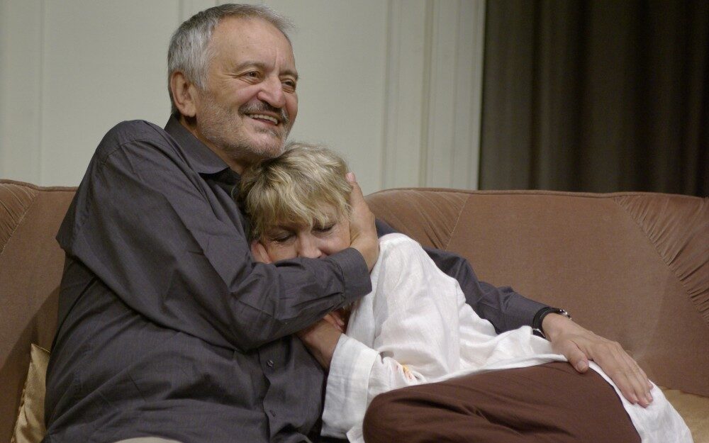 FOTO: Milan Lasica a Daniela Kolářová v představení Půl druhé hodiny zpoždění