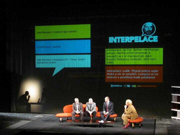 Foto: Zářijové vydání Interpelací