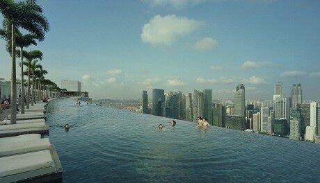 FOTO: Bazén hotelového komplexu Marina Bay Sands