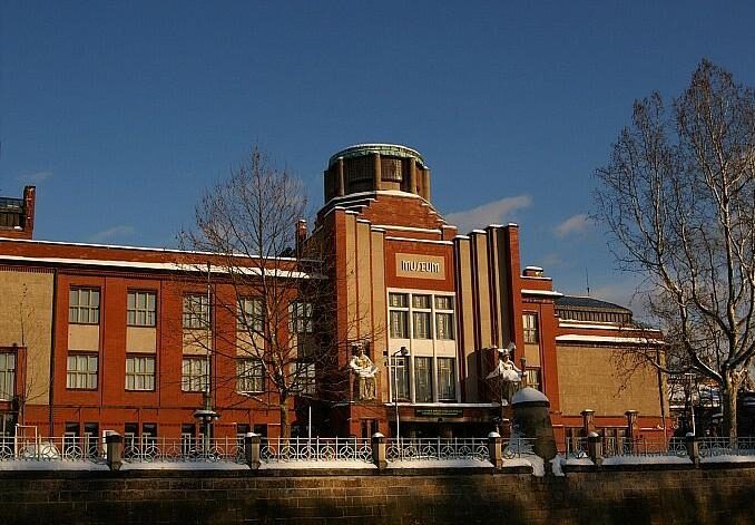 OBR: Muzeum v hradci králové