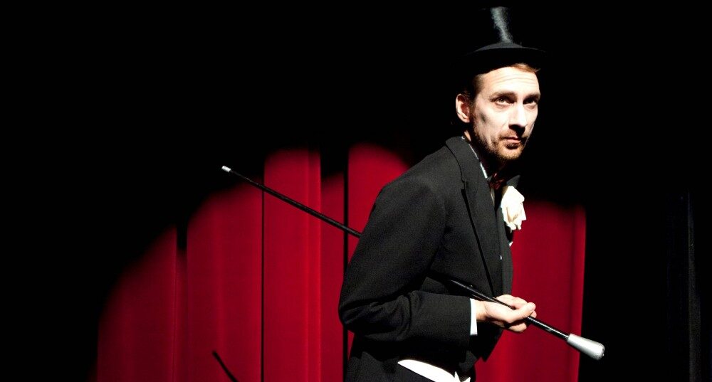 FOTO: Tomáš Pavelka v inscenaci Smíchoff/on ve Švandově divadle