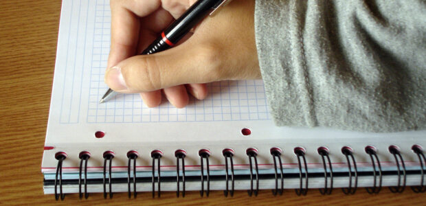 FOTO: Psaní do sešitu