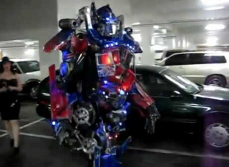 TRANSFORMERS-OPTIMUS-PRIME-COSTUME