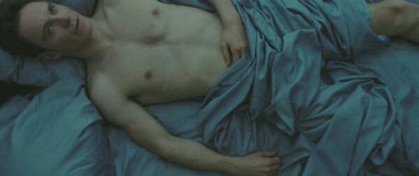 FOTO: Shame-2011-michael-fassbender-at-bed