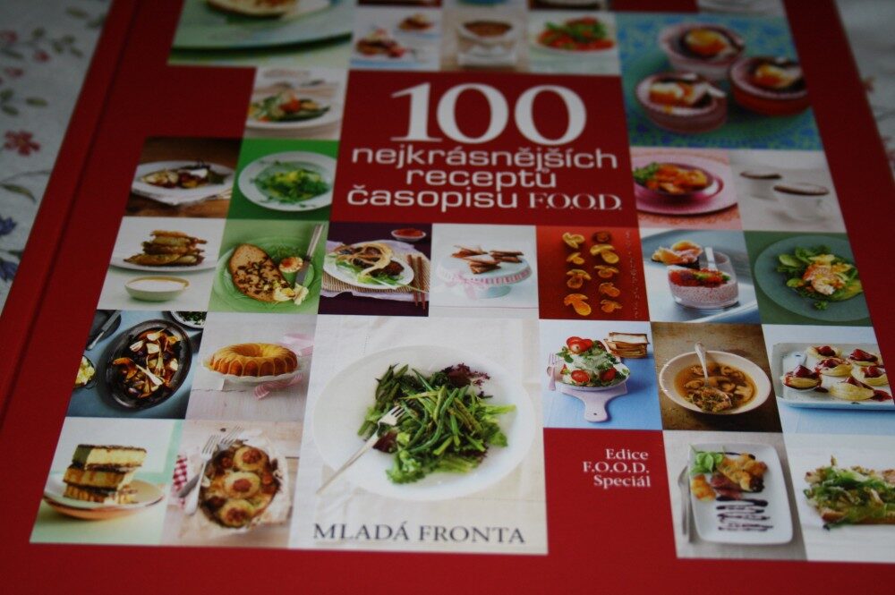 FOTO: Obal knihy 100 nejkrásnějších receptů časopisu F.O.O.D