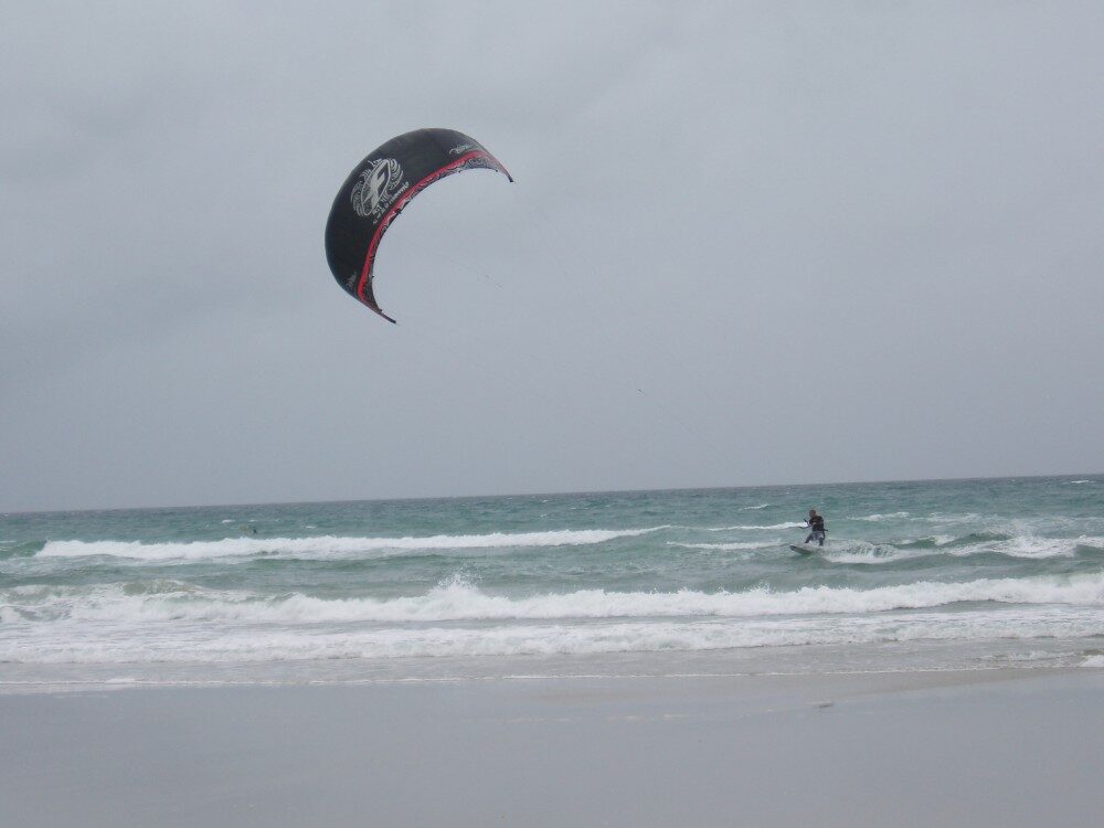 FOTO: Kiting na vlnách moře
