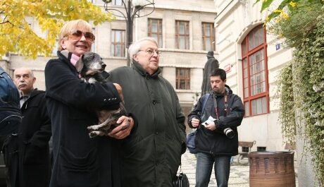 FOTO: Jelena Mašínová a Pavel Kohout na demonstraci za novou budovu Národní knihovny (říjen 2007)