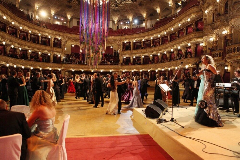 FOTO: Ples v Opeře 2011