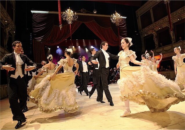 FOTO: Ples před oponou