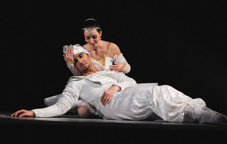 FOTO: Raymonda a Abdérachman z Glazunovova baletu Raymonda (DJKT, 2011)