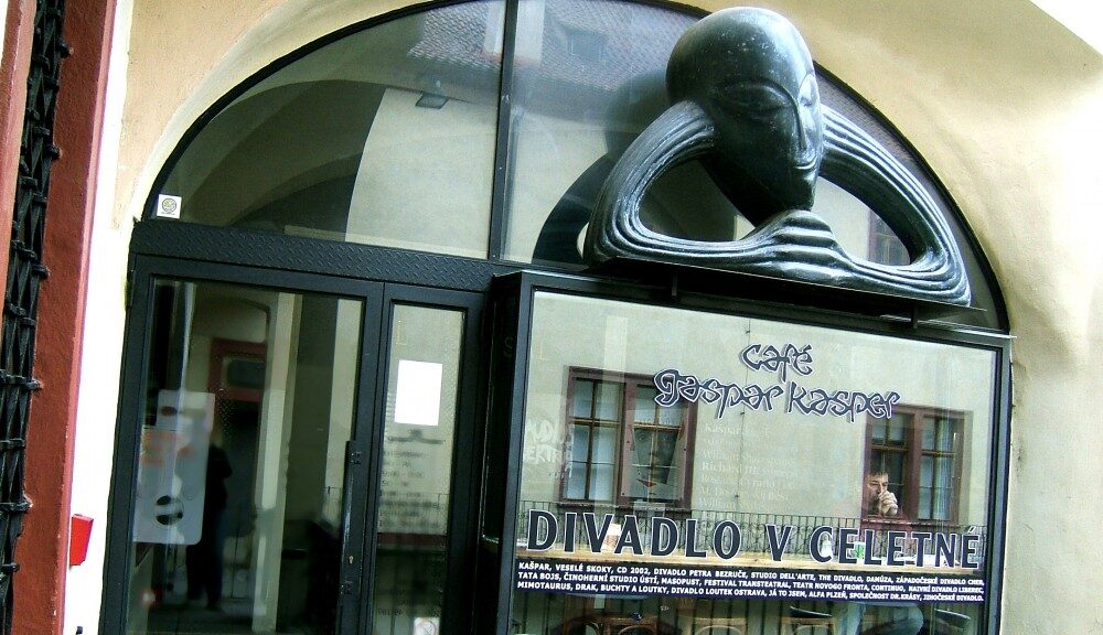 FOTO: Vchod do Divadla v Celetné