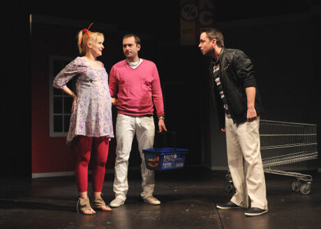 FOTO: Kamila Kikinčuková, Michal Štěrba a Zdeněk Rohlíček v Procházkově komedii Kouzlo 4D (DJKT, 2012)