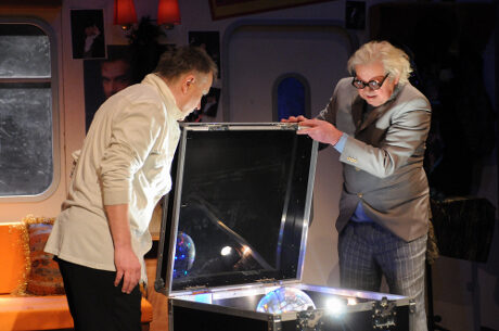 FOTO: Antonín Procházka a Zdeněk Mucha v Procházkově komedii Kouzlo 4D (DJKT, 2012)