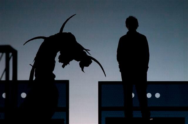 Foto: Jan Dolanský v inscenaci Enron