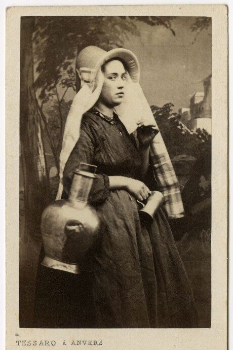 FOTO: Portrét ženy v belgickém oděvu