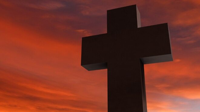 FOTO: Kříž je silnější než pohanské rituály