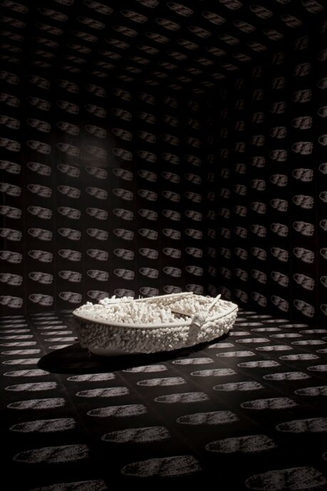 FOTO: yayoi-kusama-1963, Hromadeni-prehlidka-jednoho-tisice-lodi