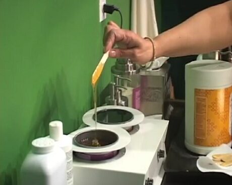 FOTO: Brazilská depilace cukrovou pastou