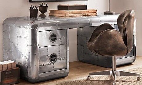 FOTO: Stůl z kolekce Blackhawk