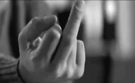 FOTO: Middle Finger
