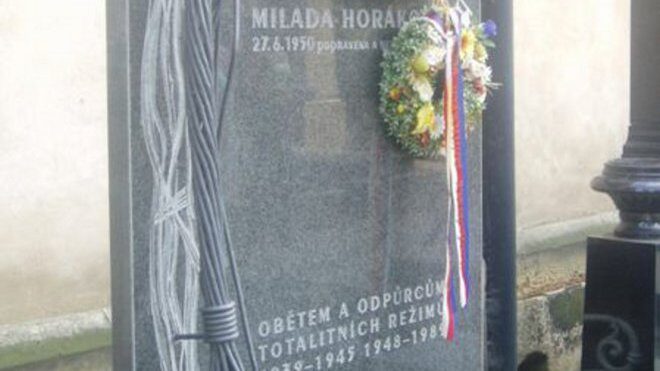 FOTO: Náhrobek Milady Horákové