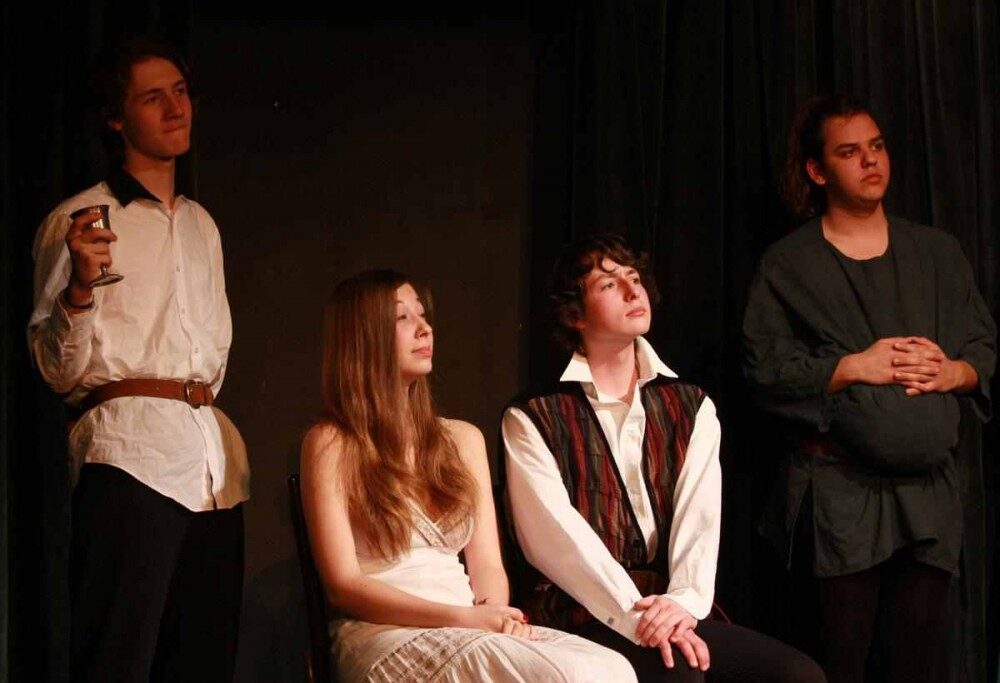 FOTO: Herci uskupení Tomáš Jedno ve hře Sakra Hamlet