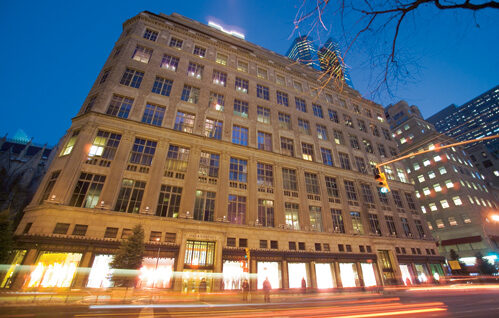 FOTO: obchod Saks Fifth Avenue za noci