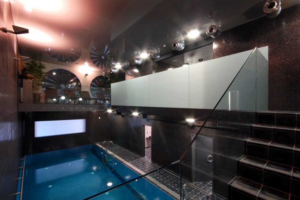 Areál nabízí mnohá vyžití, mimo jiné také bazén