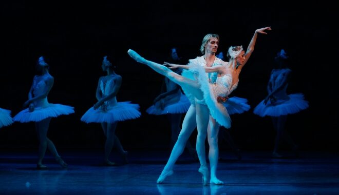 FOTO: Labutí jezero ve Státní opeře Praha