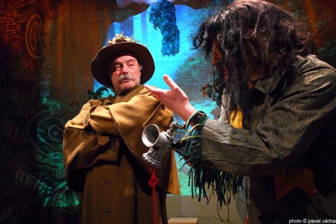 FOTO: Muž na větvi