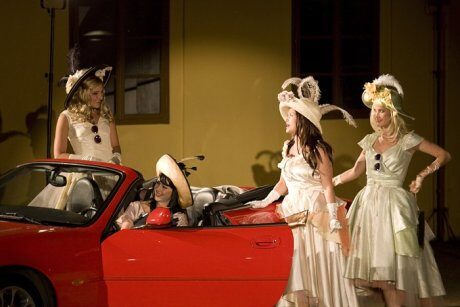 FOTO: Jana Bernášková, Kristýna Leichtová, Týna Průchová a Lenka Ouhrabková v Shakespearově komedii Marná lásky snaha (Divadelní léto, 2011)