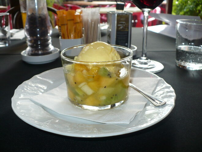 FOTO: Ovocný salát se zmrzlinou