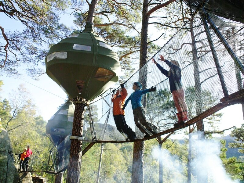 foto: základní tábor na turistické cestě v Preikestolenu