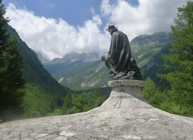 Julius Kugy vzhlíží na velikány Julských Alp