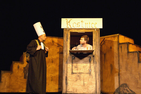 FOTO: Divadlo Aqualung zahraje Mistra Husa v jízdárně ve Světcích