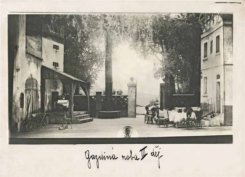 Foto: Gazdina roba na prknech Národního divadla