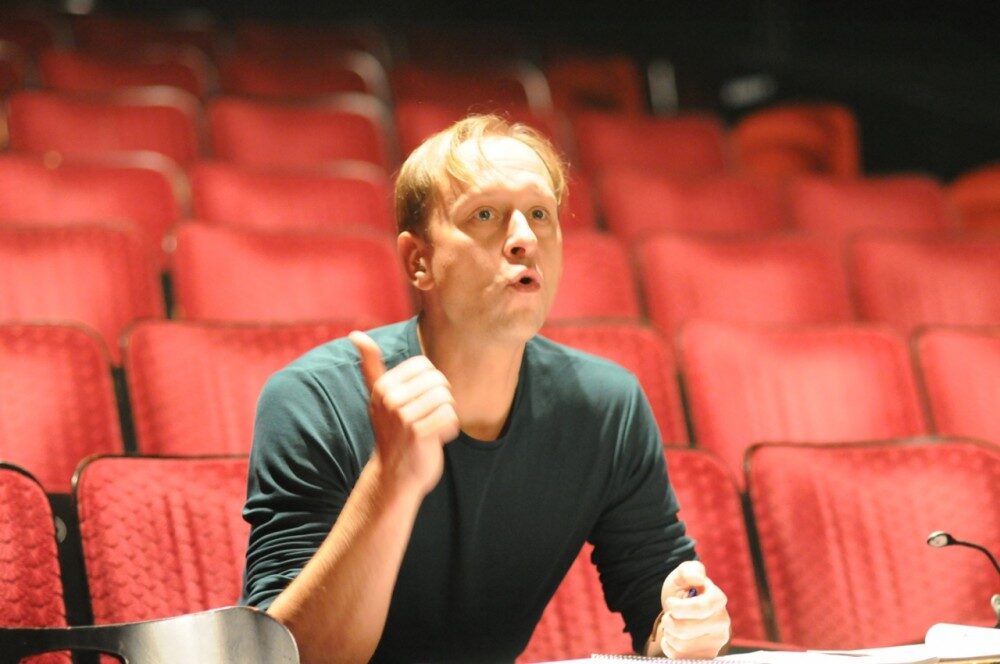 FOTO: Jakub Zindulka vede soubor Spodina v Divadle Dialog