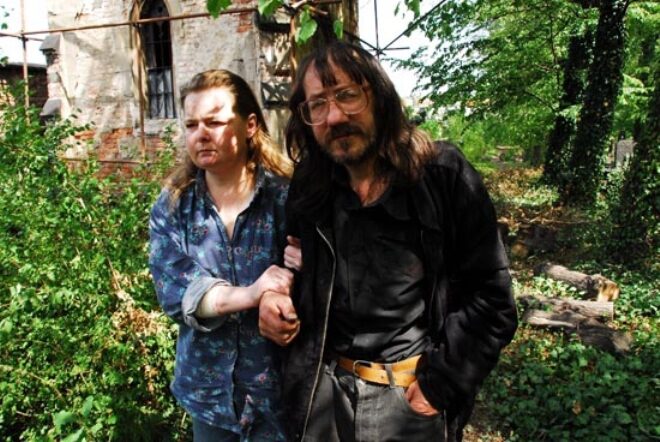 FOTO: Laska v hrobe (2012)