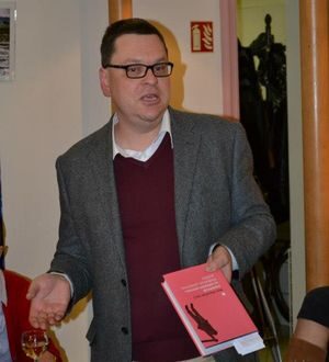 OBR: Petr Hlaváček, editor knihy Intelektuál ve veřejném prostoru