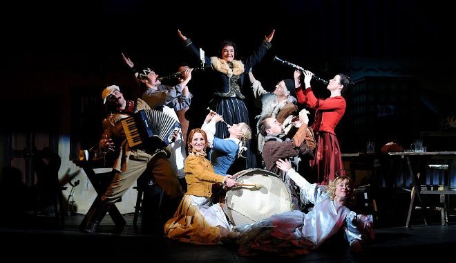 FOTO: České Vánoce hrají v Městských divadlech pražských