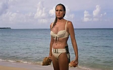 FOTO: Honey Ryder (Ursula Andress)