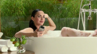 Megan Fox ve vaně, reklama na Motorolu