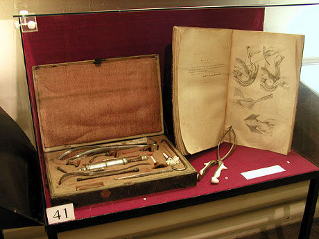 OBR: Porodnické nástroje a literatura Ignáce Filipa Semmelweise