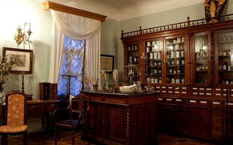 OBR: Rekonstrukce proslulé lékárny v kyjevském muzeu.