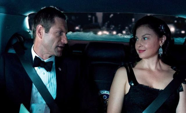 FOTO: Aaron Eckhart a Ashley Judd ve filmu Pád Bílého domu