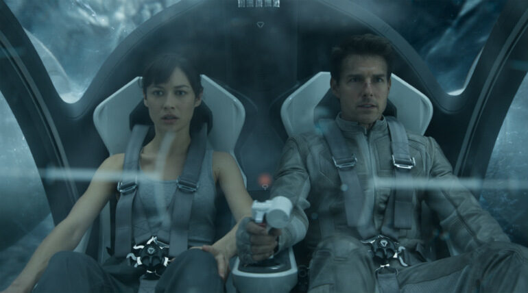 FOTO: Tom Cruise Olga Kurylenko Oblivion