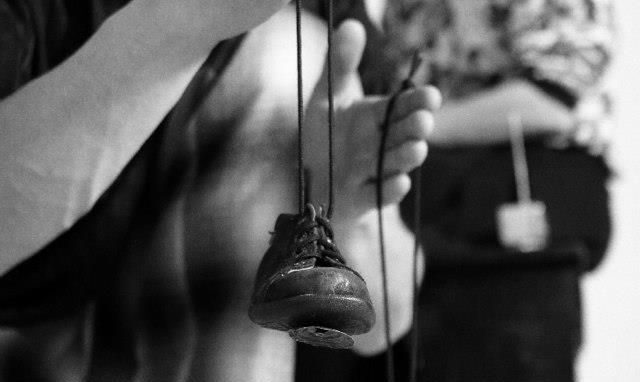 FOTO: With Unarmed Forces