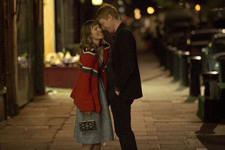 FOTO: About time - Rachel McAdams a Domhnall Gleeson